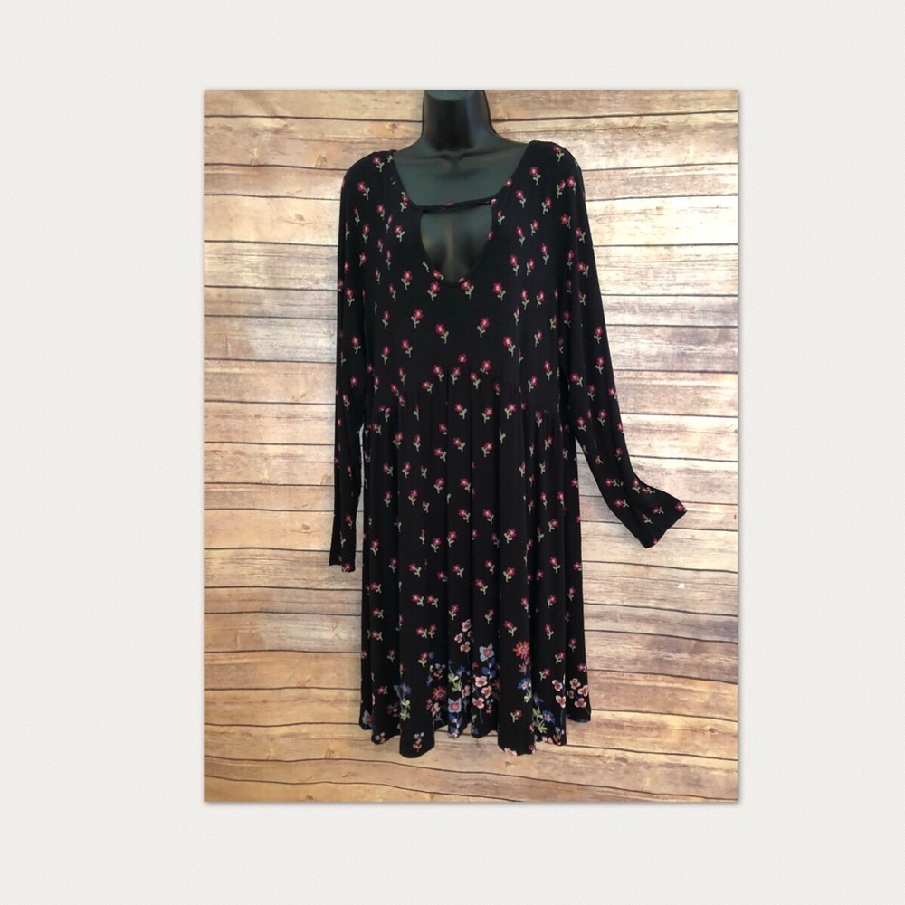 ❌SOLD❌🌸Host Pick🌸Black Floral Dress Long Sleeves - Picture 5 of 8